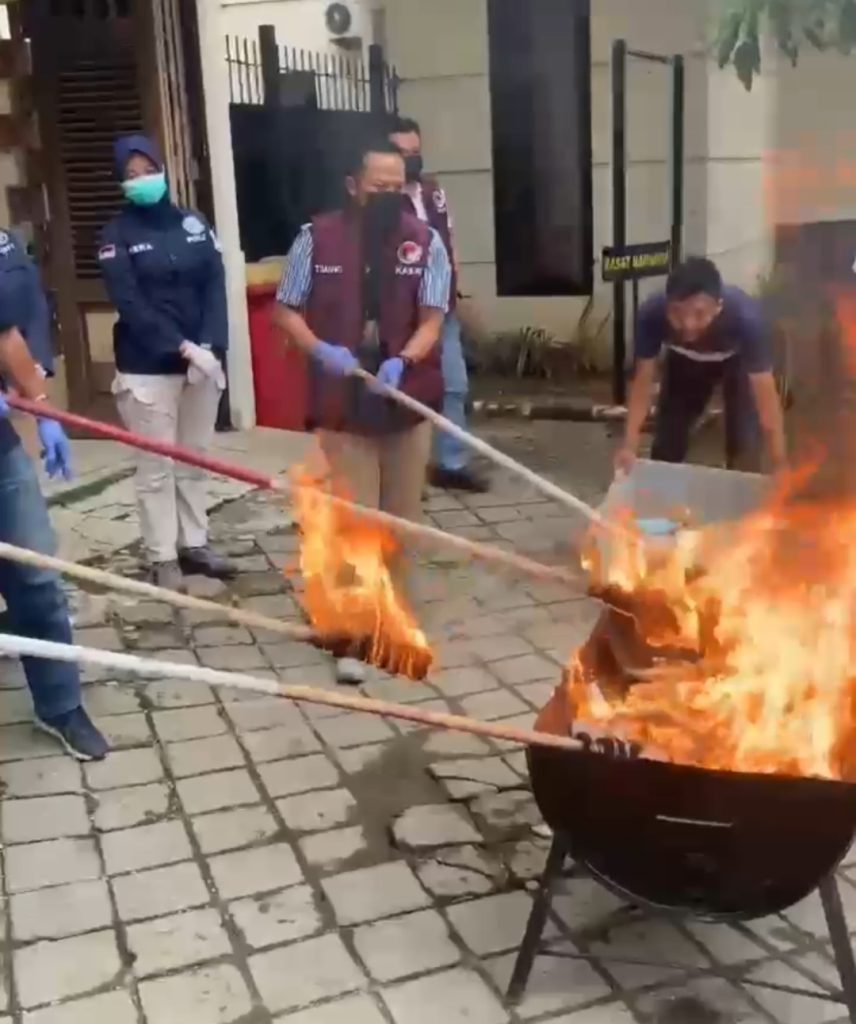 SatRes Narkoba Polres Metro Bekasi Musnahkan Berbagai Barang Bukti Narkotika