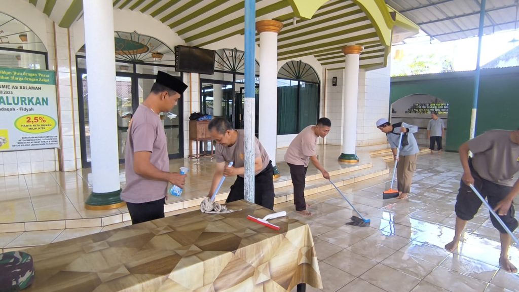 Kapolsek Setu Pimpin Langsung Korve di Masjid As Salamah