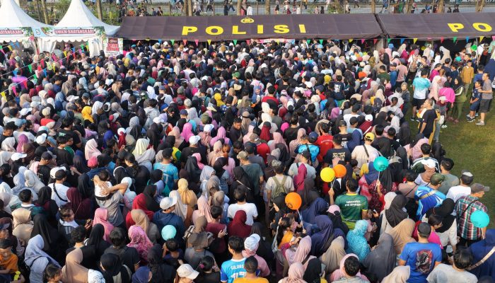 Rayakan Hari Bhayangkara ke-80, Ribuan Masyarakat Padati Pasar Murah di Botanical Garden Jababeka