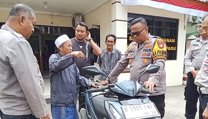 5 Bulan Hilang, Polsek Serangbaru Kembalikan Sepeda Motor Hasil OKJ kepada Pemiliknya