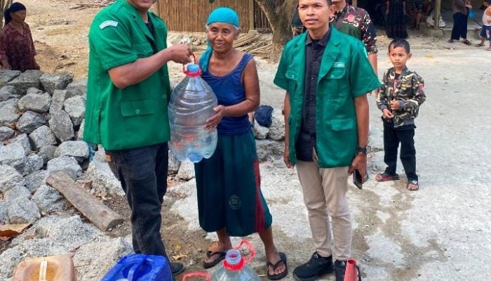 Kekeringan, PAC GP Ansor Cikut Salurkan 15.000 Liter Air Bersih dan Air Mineral di Cibarusah
